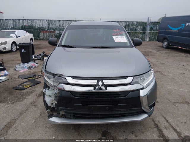JA4AZ3A37JZ058134 Mitsubishi Outlander Es