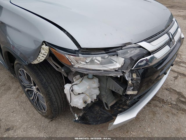 JA4AZ3A37JZ058134 Mitsubishi Outlander Es