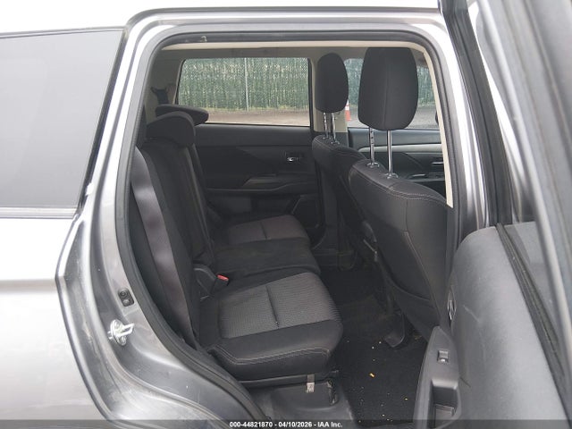 JA4AZ3A37JZ058134 Mitsubishi Outlander Es