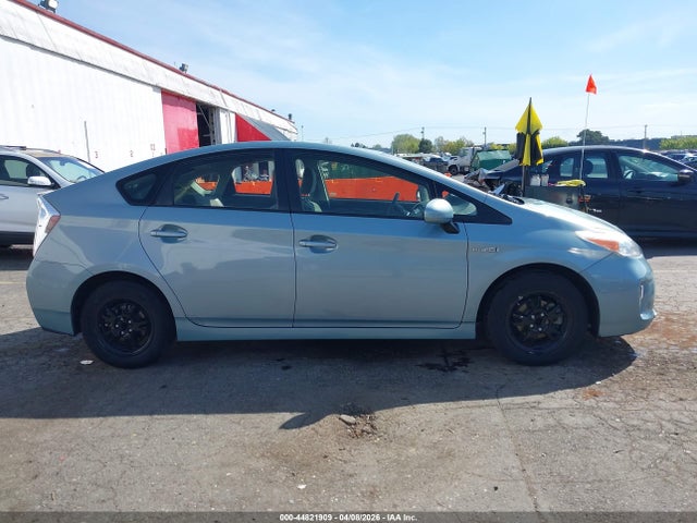 Toyota Prius Two 2015 JTDKN3DU2F2003357 Image 13