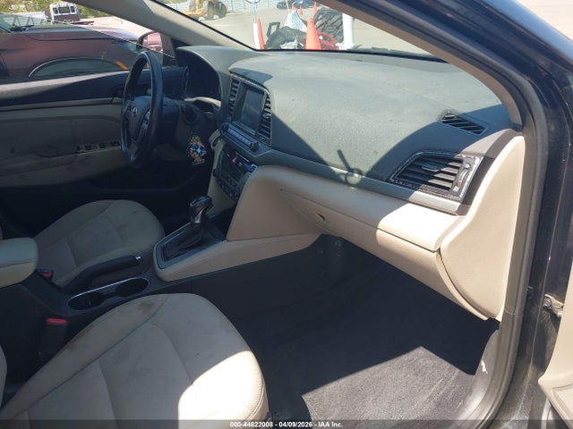 2017 HYUNDAI ELANTRA 5NPD84LF0HH017848 Photo 4
