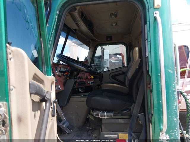 Продажа на аукционе авто 2004 International 9200 9200i, vin: 2HSCEAPR64C028691, номер лота: 44822112