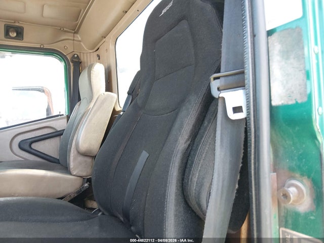 Продажа на аукционе авто 2004 International 9200 9200i, vin: 2HSCEAPR64C028691, номер лота: 44822112
