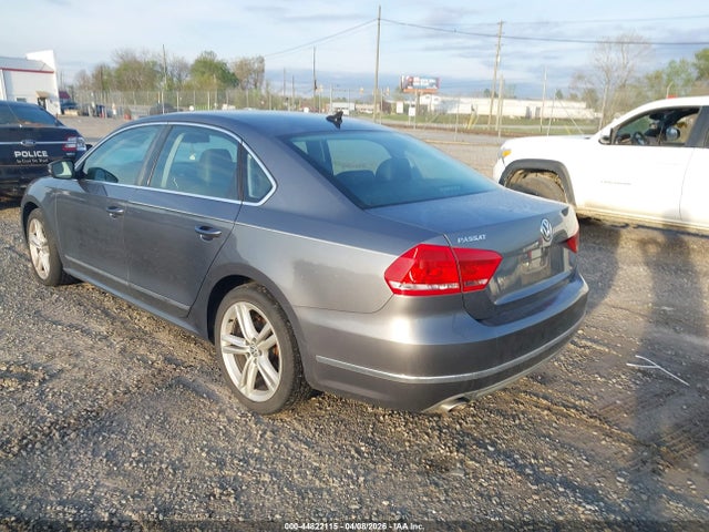 Aukcja sprzedaży 2015 Volkswagen Passat 2.0l Tdi Sel Premium, vin: 1VWCV7A33FC013359, numer aukcji: 44822115