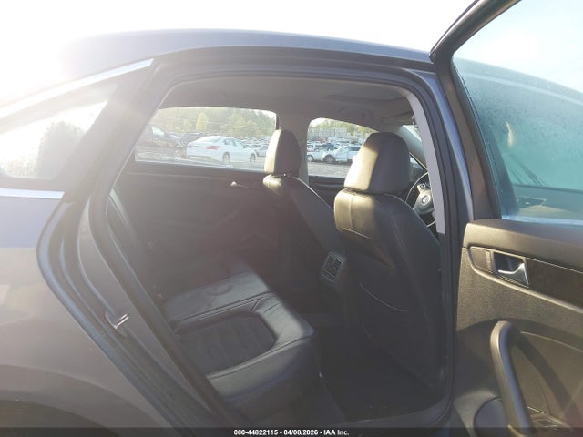 Aukcja sprzedaży 2015 Volkswagen Passat 2.0l Tdi Sel Premium, vin: 1VWCV7A33FC013359, numer aukcji: 44822115