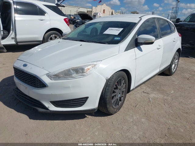 Ford FOCUS SE 2016 1FADP3K23GL205310 Image 2