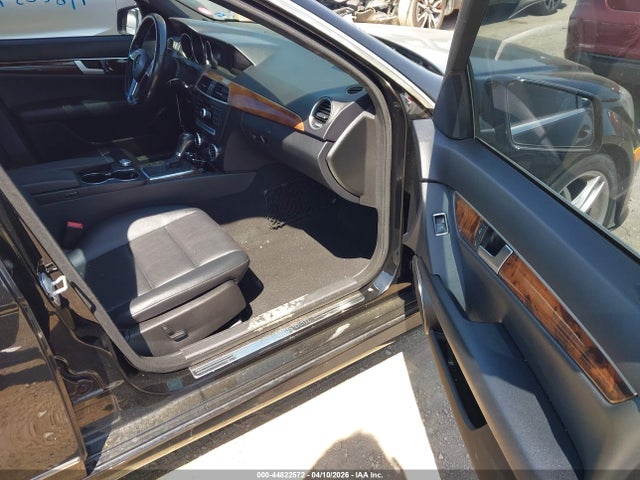 2012 Mercedes-benz C 250 Sport მანქანა იყიდება აუქციონზე, vin: WDDGF4HB3CR206929, აუქციონის ნომერი: 44822572