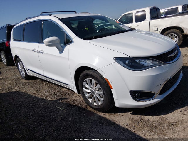 Auction sale of the 2018 Chrysler Pacifica Touring L, vin: 2C4RC1BG5JR119636, lot number: 44822748