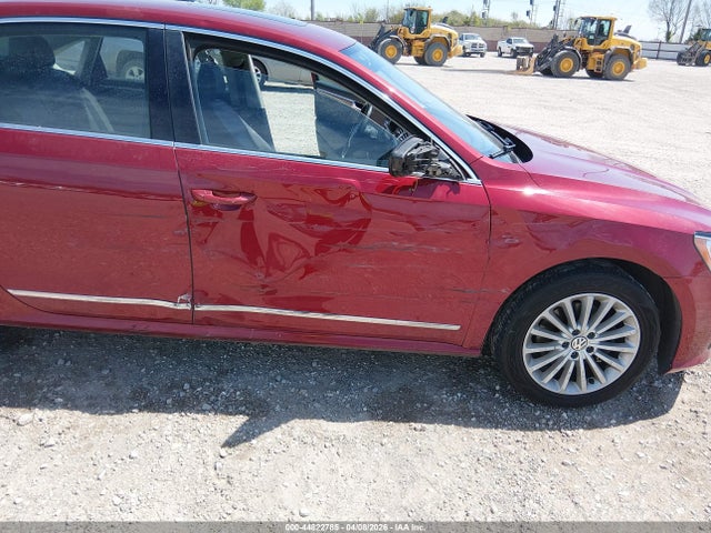 1VWBT7A39GC048457 Volkswagen Passat 1.8t Se