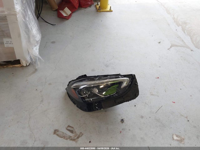 44822890 :رقم المزاد ، W1KAF4HB7NR037930 vin ، 2022 Mercedes-benz C 300 4matic مزاد بيع