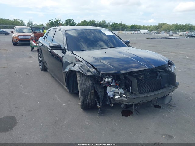 44822979 :رقم المزاد ، 2C3CCABT8NH111890 vin ، 2022 Chrysler 300 S مزاد بيع