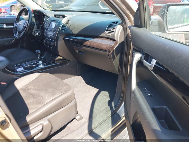 Продажа на аукционе авто 2015 Kia Sorento Lx, vin: 5XYKTCA68FG606251, номер лота: 44822980