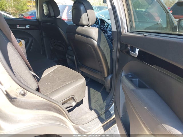 Продажа на аукционе авто 2015 Kia Sorento Lx, vin: 5XYKTCA68FG606251, номер лота: 44822980