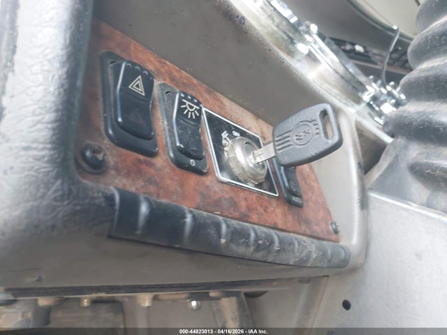 Aukcja sprzedaży 2004 Kenworth Construction T800, vin: 1NKDXBTX54J060808, numer aukcji: 44823013