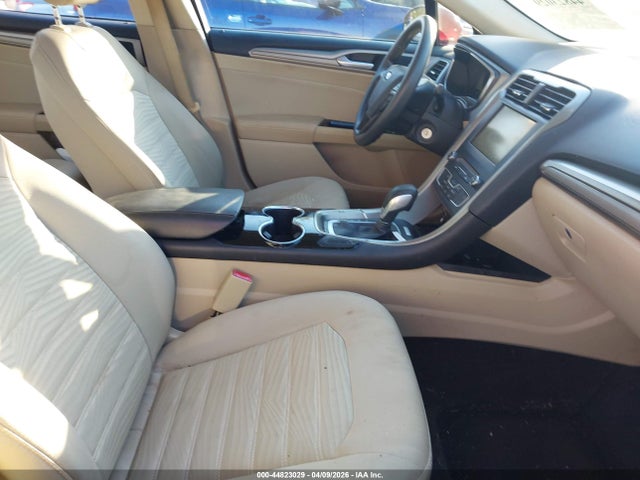 44823029 :رقم المزاد ، 1FA6P0H72G5114396 vin ، 2016 Ford Fusion Se مزاد بيع