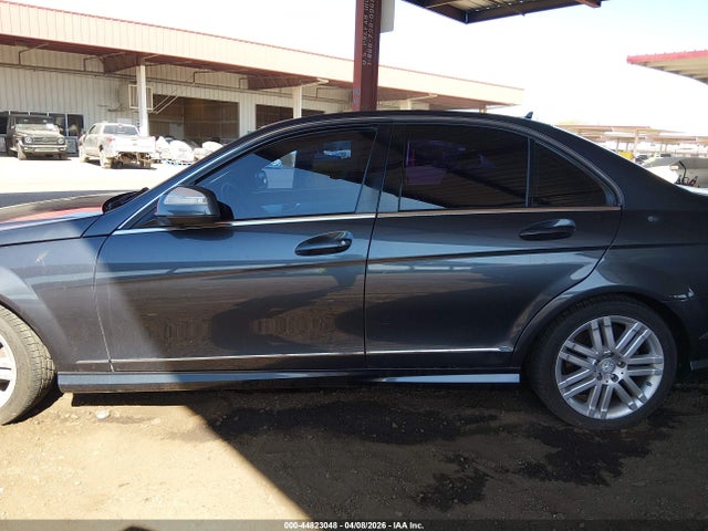 44823048 :رقم المزاد ، WDDGF54X68F045685 vin ، 2008 Mercedes-benz C 300 Luxury/sport مزاد بيع