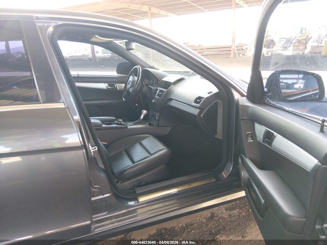44823048 :رقم المزاد ، WDDGF54X68F045685 vin ، 2008 Mercedes-benz C 300 Luxury/sport مزاد بيع