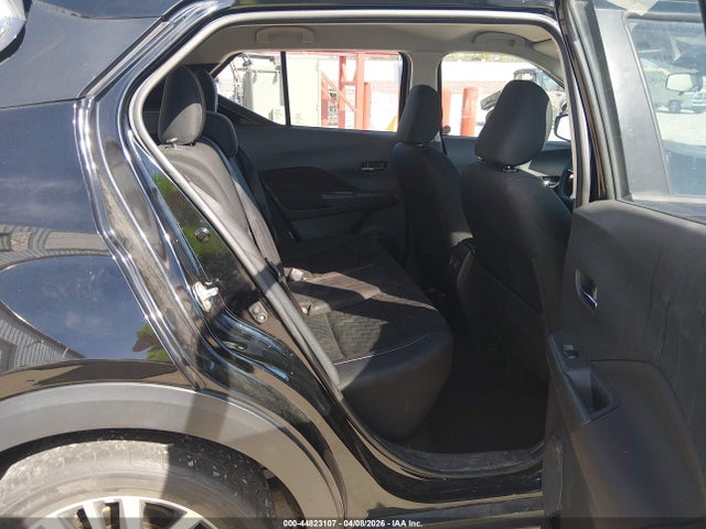 44823107 :رقم المزاد ، 3N1CP5CVXML477754 vin ، 2021 Nissan Kicks Sv Xtronic Cvt مزاد بيع