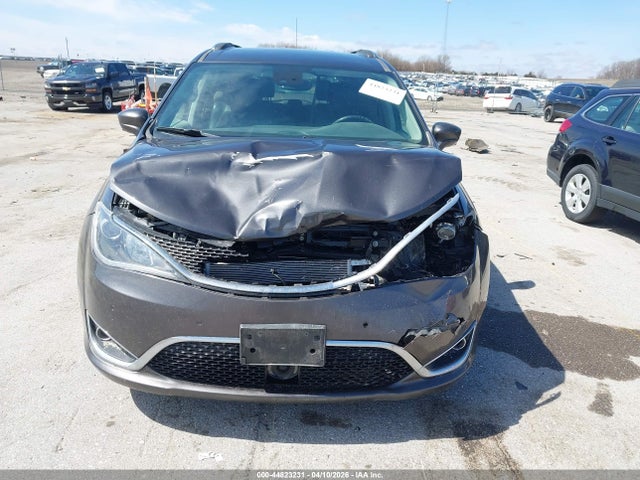 44823231 :رقم المزاد ، 2C4RC1EG5LR127668 vin ، 2020 Chrysler Pacifica Touring L Plus مزاد بيع