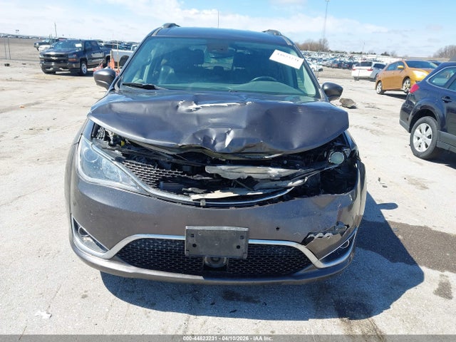 44823231 :رقم المزاد ، 2C4RC1EG5LR127668 vin ، 2020 Chrysler Pacifica Touring L Plus مزاد بيع