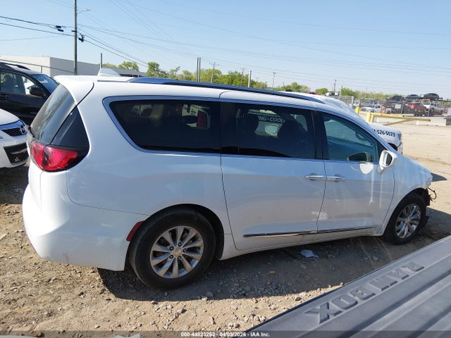 Продажа на аукционе авто 2019 Chrysler Pacifica Touring L, vin: 2C4RC1BG4KR650621, номер лота: 44823253