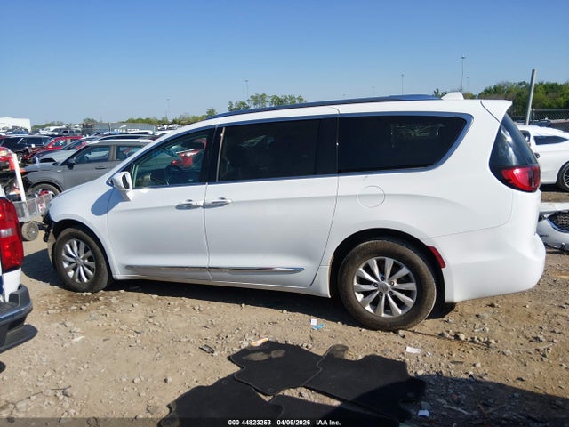 Продажа на аукционе авто 2019 Chrysler Pacifica Touring L, vin: 2C4RC1BG4KR650621, номер лота: 44823253