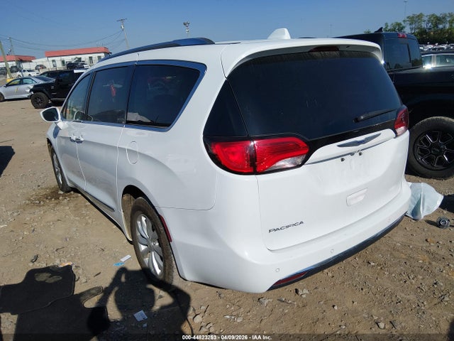 Продажа на аукционе авто 2019 Chrysler Pacifica Touring L, vin: 2C4RC1BG4KR650621, номер лота: 44823253