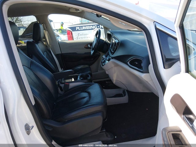 Продажа на аукционе авто 2019 Chrysler Pacifica Touring L, vin: 2C4RC1BG4KR650621, номер лота: 44823253