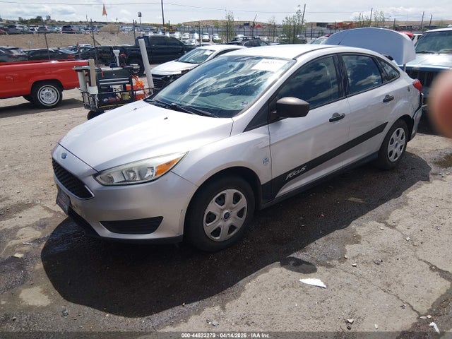 Ford FOCUS S 2015 1FADP3E21FL220396 Image 2