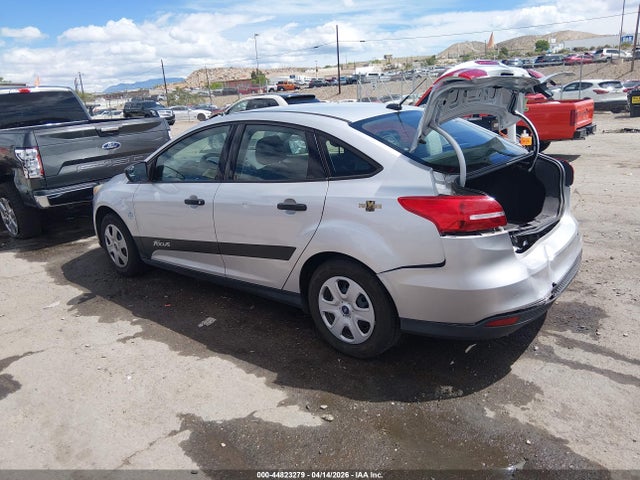 Ford FOCUS S 2015 1FADP3E21FL220396 Image 3