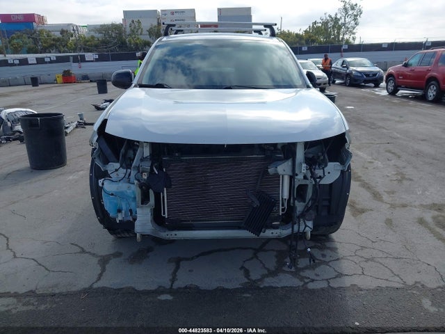 JA4AD2A39JZ049783 Mitsubishi Outlander Es
