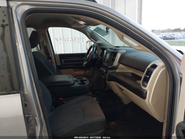 Продажа на аукционе авто 2019 Ram 2500 Big Horn  4x4 6'4 Box, vin: 3C6UR5DJ1KG592554, номер лота: 44823674