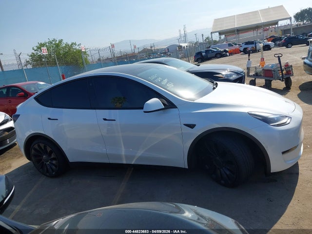 2021 Tesla Model Y Performance Dual Motor All-wheel Drive მანქანა იყიდება აუქციონზე, vin: 5YJYGDEF0MF146442, აუქციონის ნომერი: 44823683