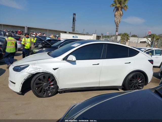 2021 Tesla Model Y Performance Dual Motor All-wheel Drive მანქანა იყიდება აუქციონზე, vin: 5YJYGDEF0MF146442, აუქციონის ნომერი: 44823683
