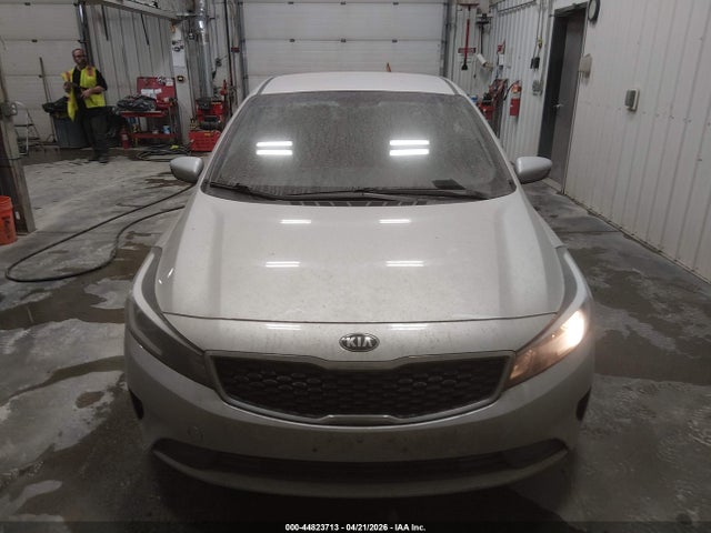 44823713 :رقم المزاد ، 3KPFL4A71JE255754 vin ، 2018 Kia Forte Lx مزاد بيع