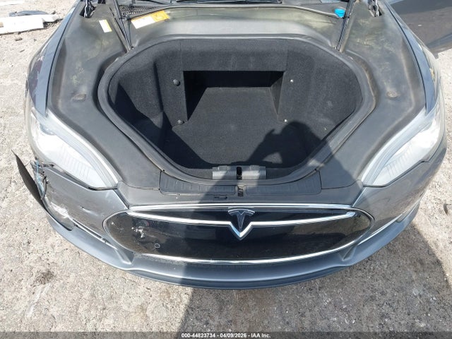 44823734 :رقم المزاد ، 5YJSA1CP3DFP23840 vin ، 2013 Tesla Model S Performance مزاد بيع