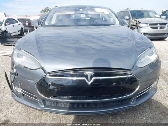 44823734 :رقم المزاد ، 5YJSA1CP3DFP23840 vin ، 2013 Tesla Model S Performance مزاد بيع