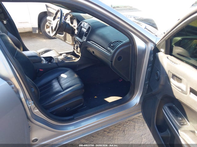 44823788 :رقم المزاد ، 2C3CCABG7JH214134 vin ، 2018 Chrysler 300 300s مزاد بيع