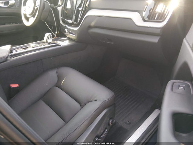 2025 Volvo Xc60 B5 Plus მანქანა იყიდება აუქციონზე, vin: YV4M12RC2S1225473, აუქციონის ნომერი: 44823840
