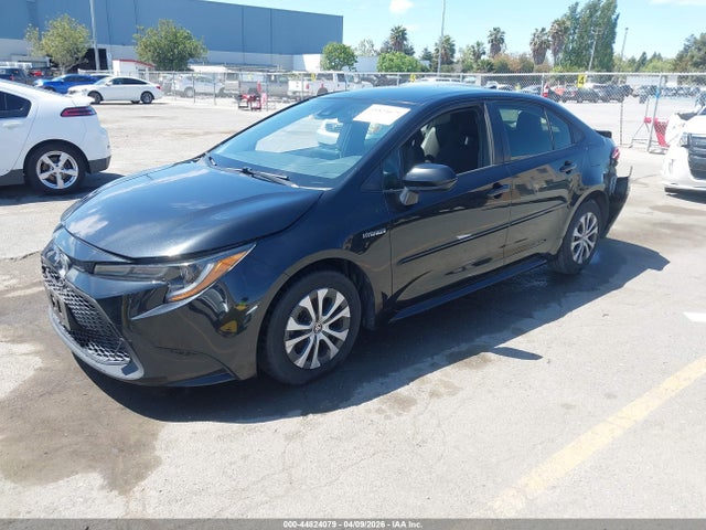 Toyota Corolla Hybrid Le 2021 JTDEAMDE0MJ018823 Image 2