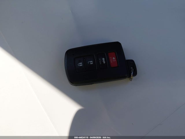 4T1BD1FK9GU197373 Toyota Camry Hybrid Le