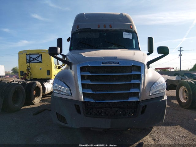 Продаж на аукціоні авто 2020 Freightliner New Cascadia 126, vin: 3AKJHHDR3LSLG4820, номер лоту: 44824125