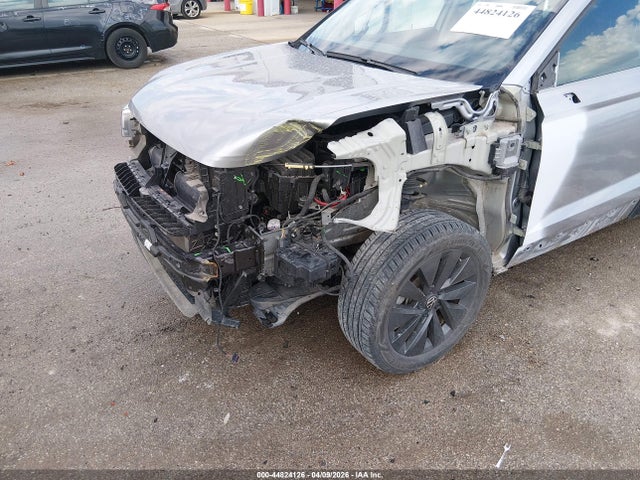 Продажа на аукционе авто 2024 Volkswagen Taos 1.5t S, vin: 3VV5X7B29RM020333, номер лота: 44824126