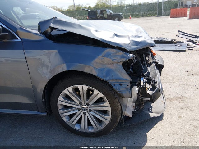 Aukcja sprzedaży 2013 Volkswagen Passat 2.5l Se, vin: 1VWBP7A32DC043827, numer aukcji: 44824180