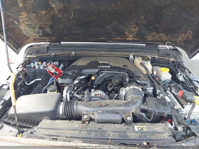 1C4HJXDG8JW265280 Jeep Wrangler Unlimited Sport 4x4