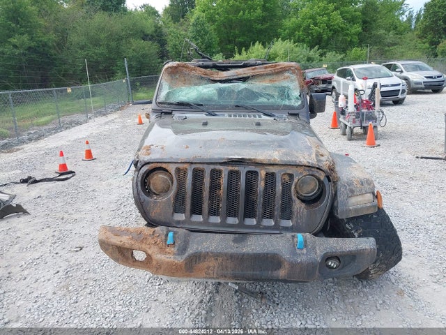 1C4HJXDG8JW265280 Jeep Wrangler Unlimited Sport 4x4