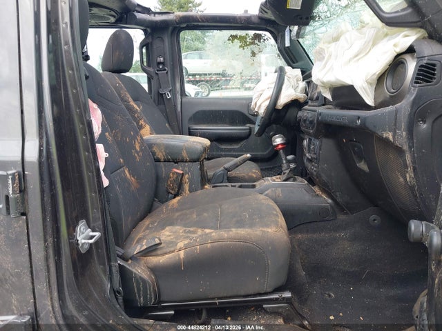 1C4HJXDG8JW265280 Jeep Wrangler Unlimited Sport 4x4