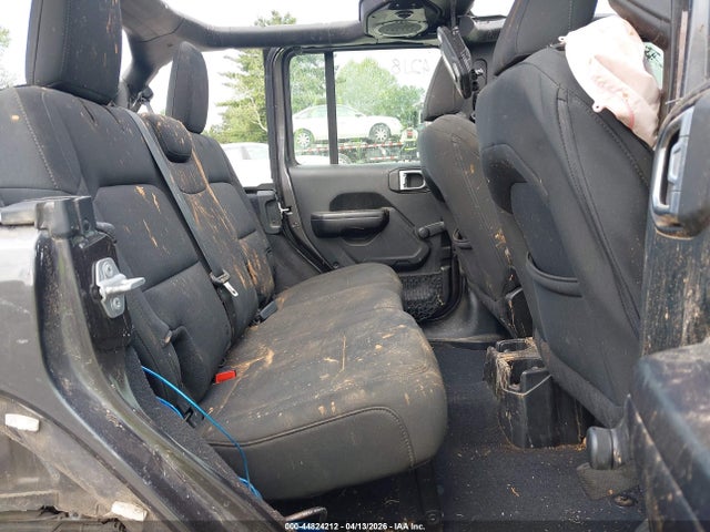 1C4HJXDG8JW265280 Jeep Wrangler Unlimited Sport 4x4