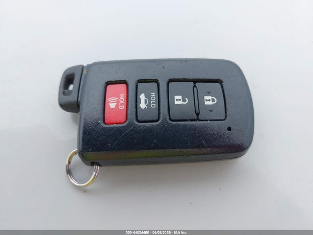 Продажа на аукционе авто 2017 Toyota Corolla Se Special Edition, vin: 5YFBURHE4HP611815, номер лота: 44824400