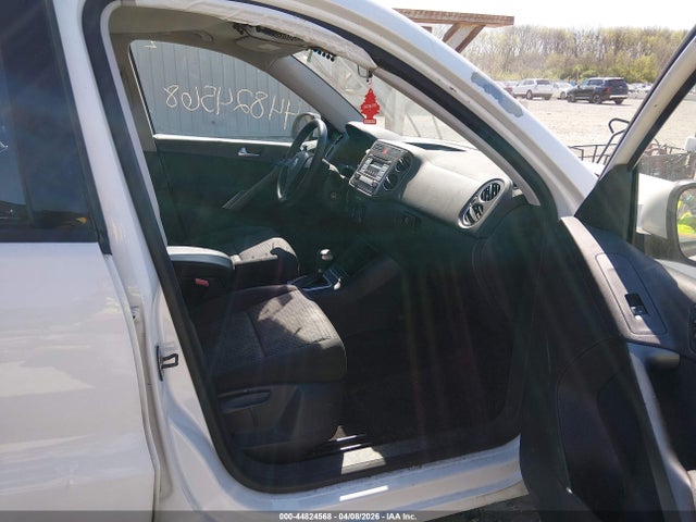 Продаж на аукціоні авто 2010 Volkswagen Tiguan S, vin: WVGAV7AX0AW511065, номер лоту: 44824568